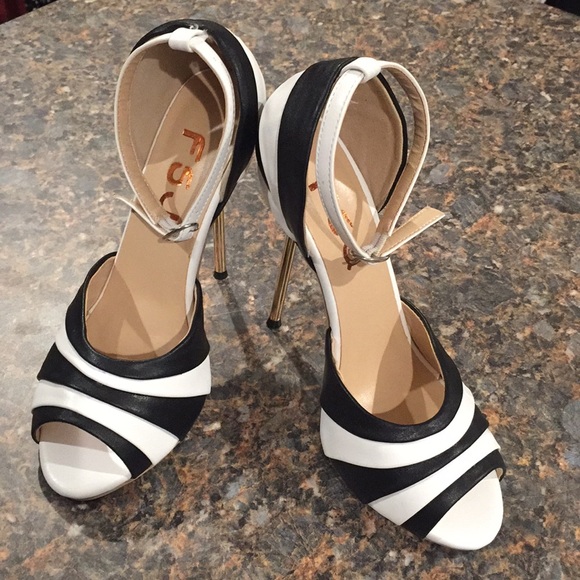 Shoes - Black and white leather stilettos